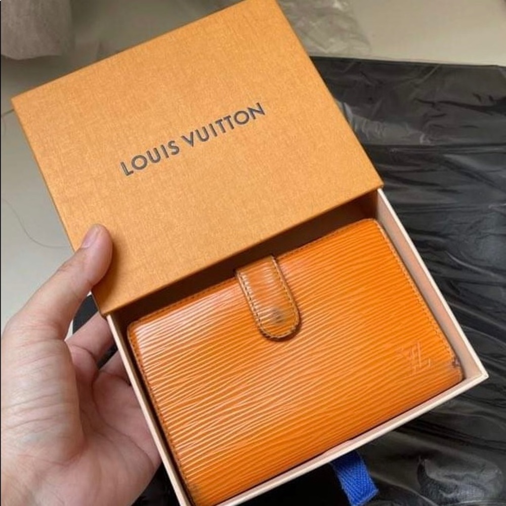 Authentic LOUIS VUITTON Epi French Purse Wallet pre-owned